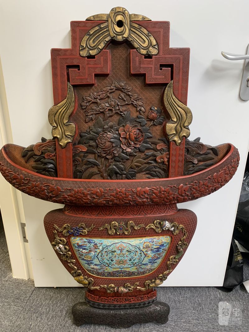 清中期 剔彩嵌珐琅吉庆八宝纹花篮形璧屏一对 - 图3